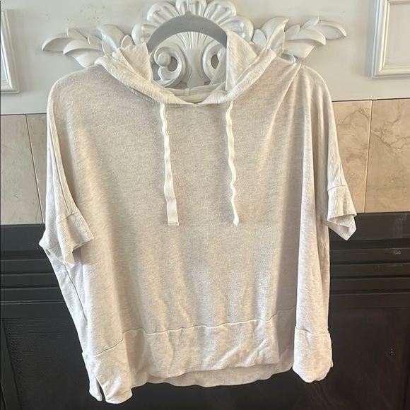 Lou & Gray Cream short sleeve Sweatshirt - Picture 1 of 6